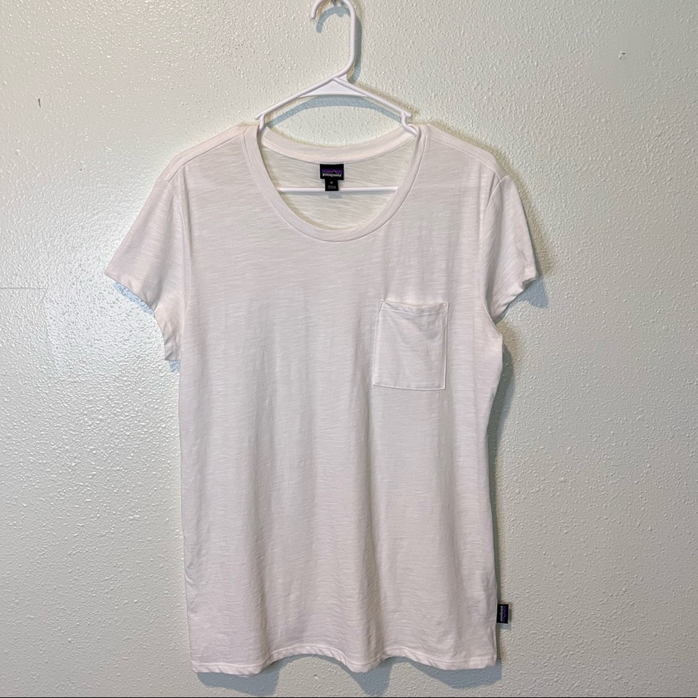 Medium white Patagonia t shirt mainstay